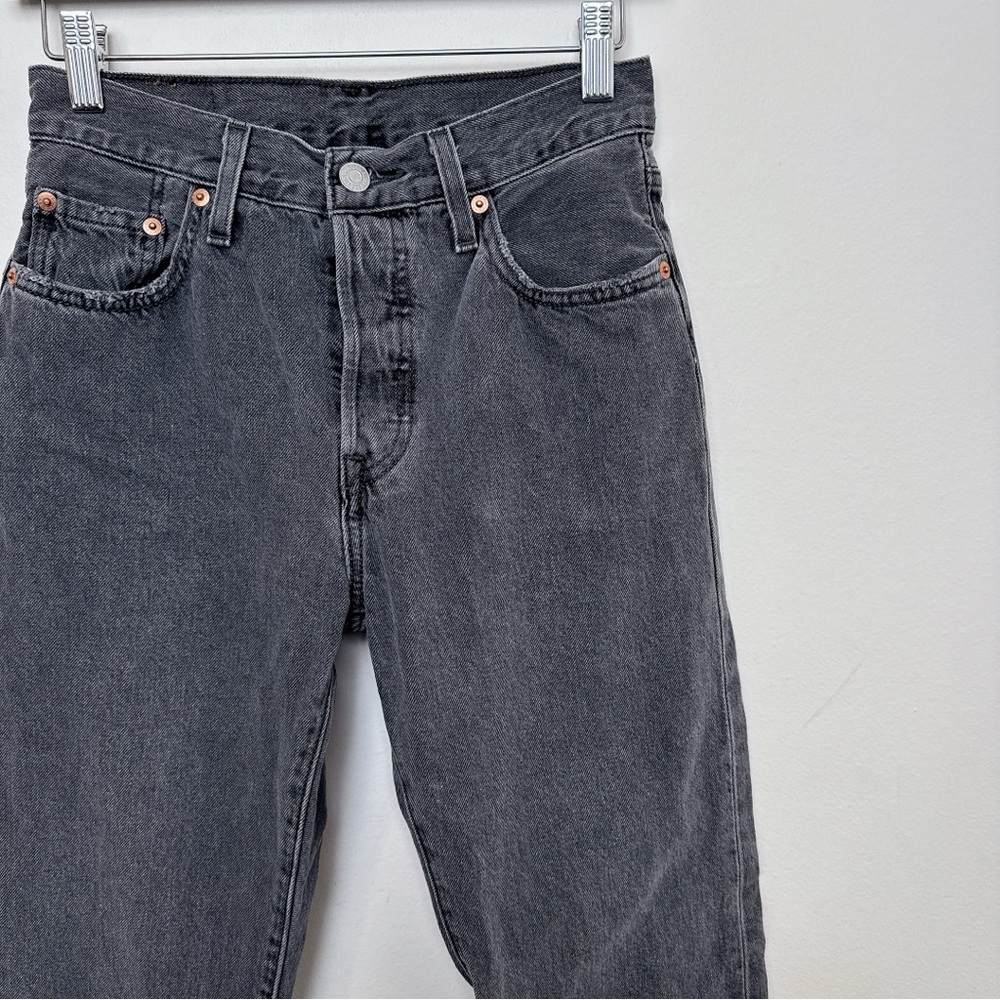 Levi's Womens 25 501 Crop Raw Hem Gray Wash Jeans - Picture 5 of 15